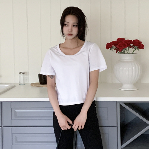 초르디 유넥 세미 크롭 반팔 티셔츠